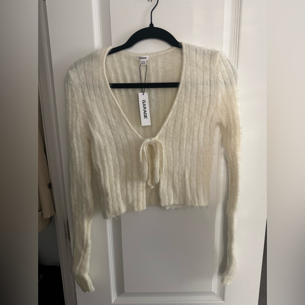 GARAGE, CREAM SWEATER, SIZE XS, NEVER WORN
